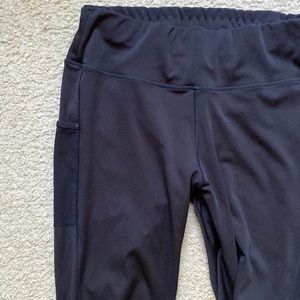 Large pop fit leggings small hole in right knee